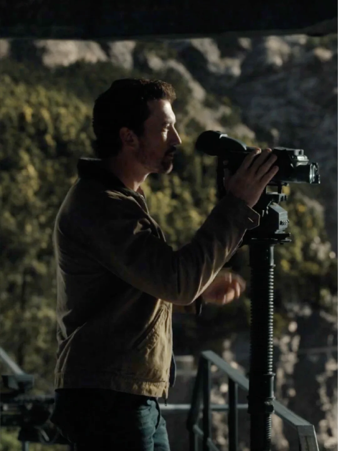 安雅泰勒和爆裂鼓手在《峡谷》里鲨疯了