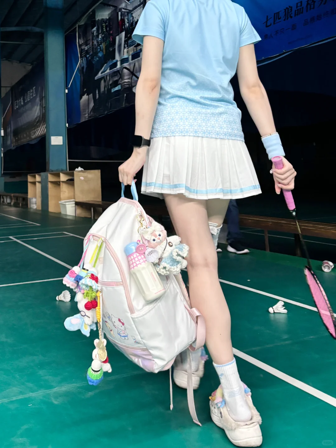 羽球女孩们😓别以为穿裙子打球很好看…