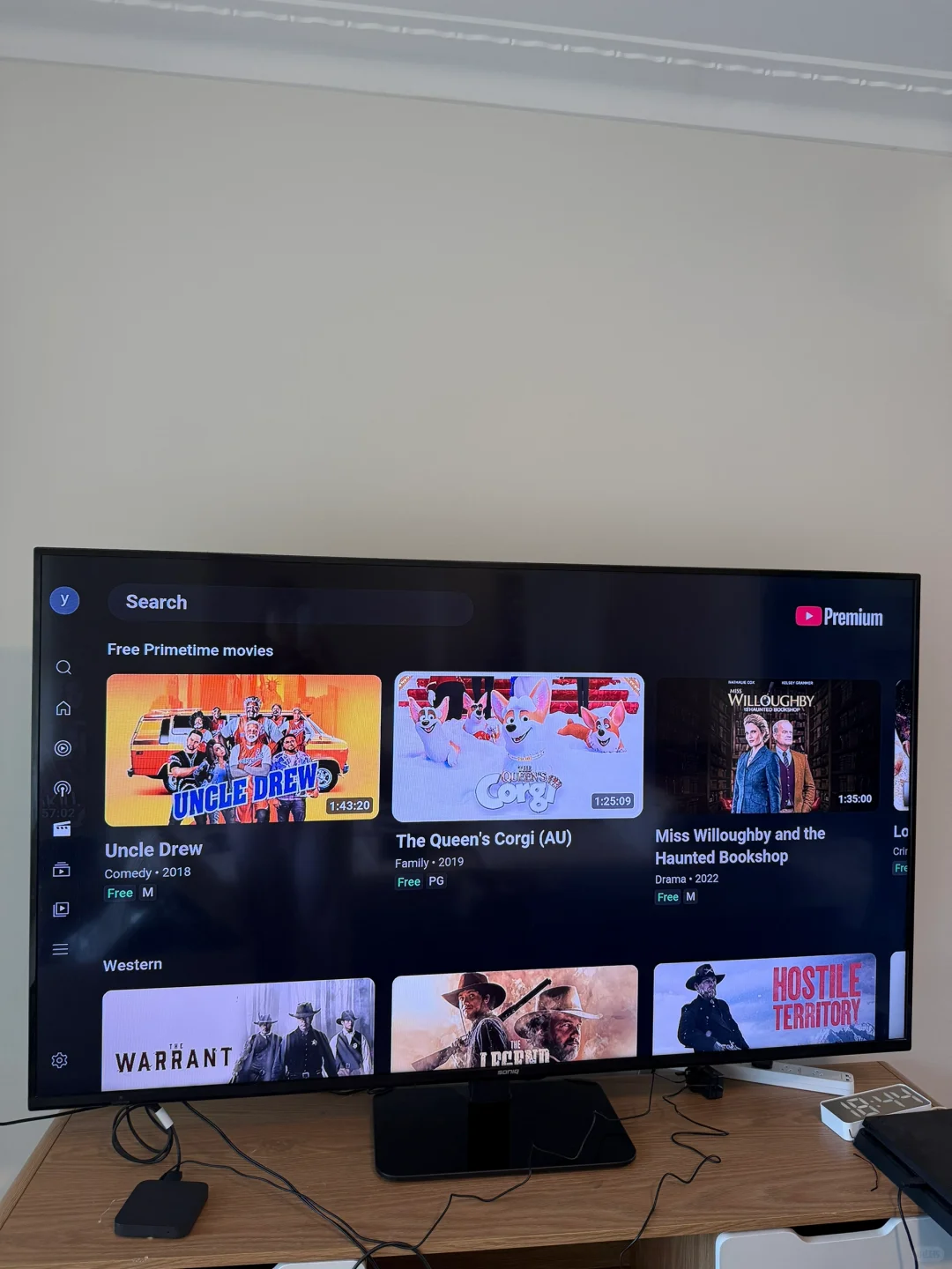 墨爾本BH附近閑置電視機65吋 + 電視小盒子