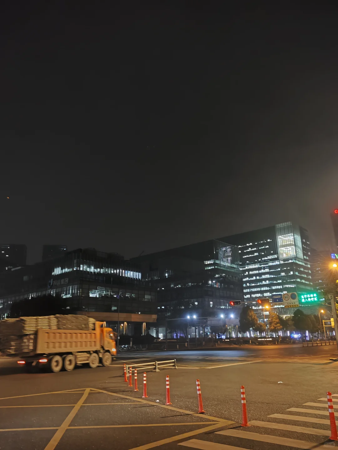 凌晨4点的天府软件园