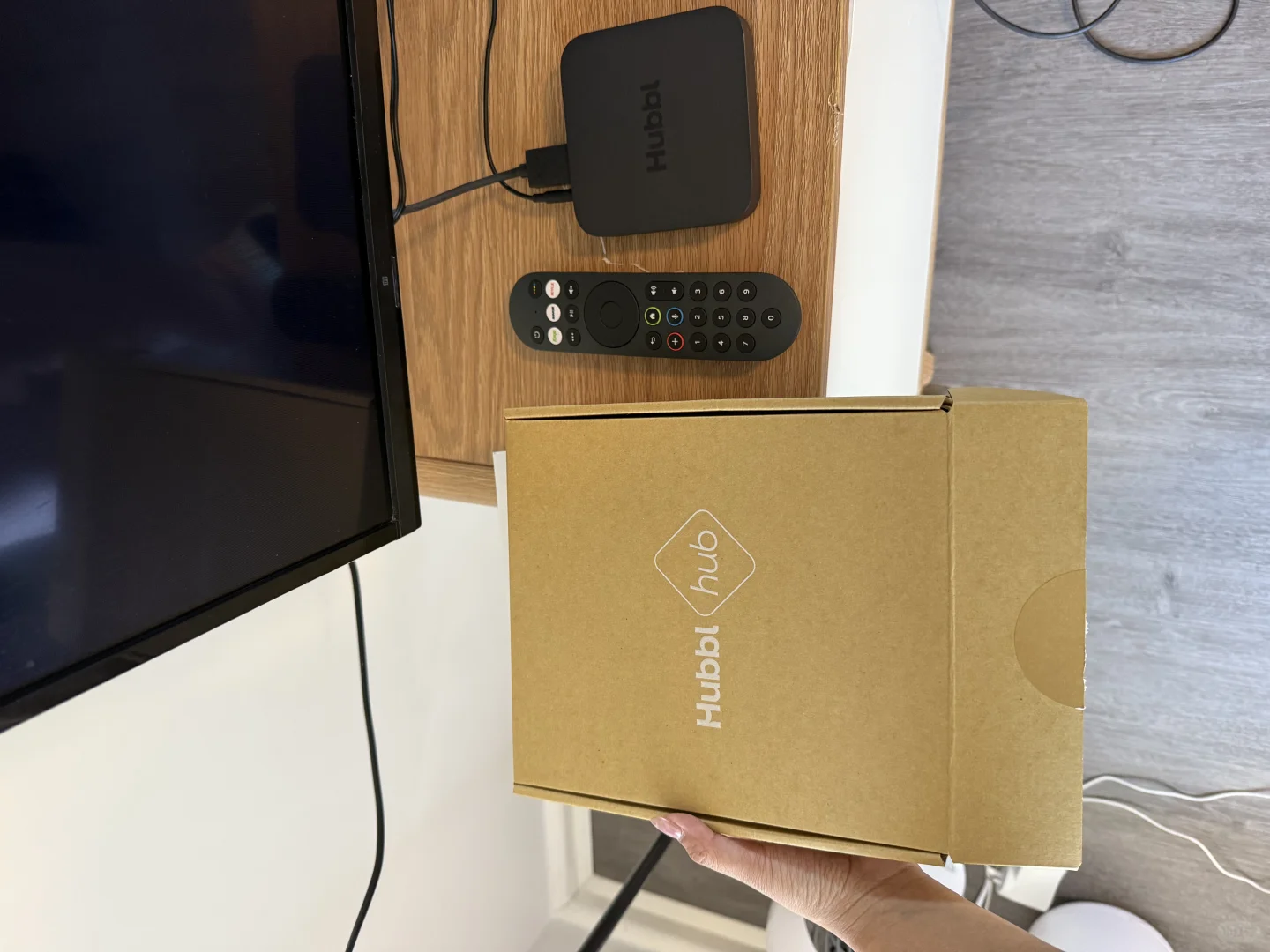 墨爾本BH附近閑置電視機65吋 + 電視小盒子