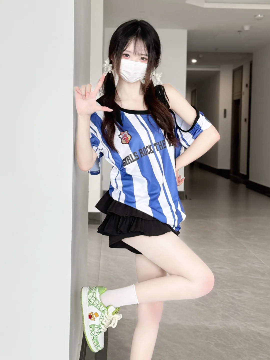 你摸摸我的衣服，看看是不是做你对象的料子