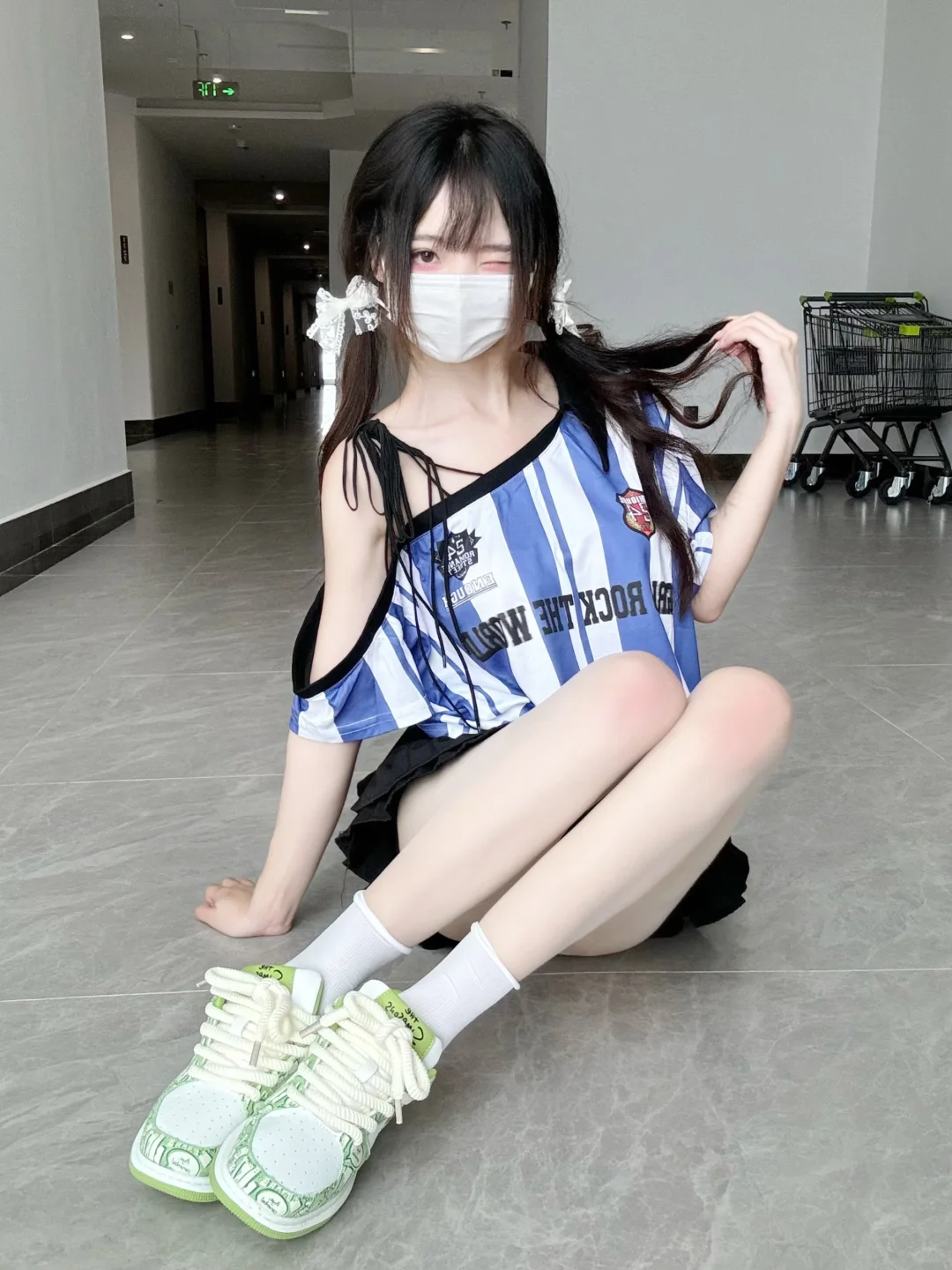 你摸摸我的衣服，看看是不是做你对象的料子