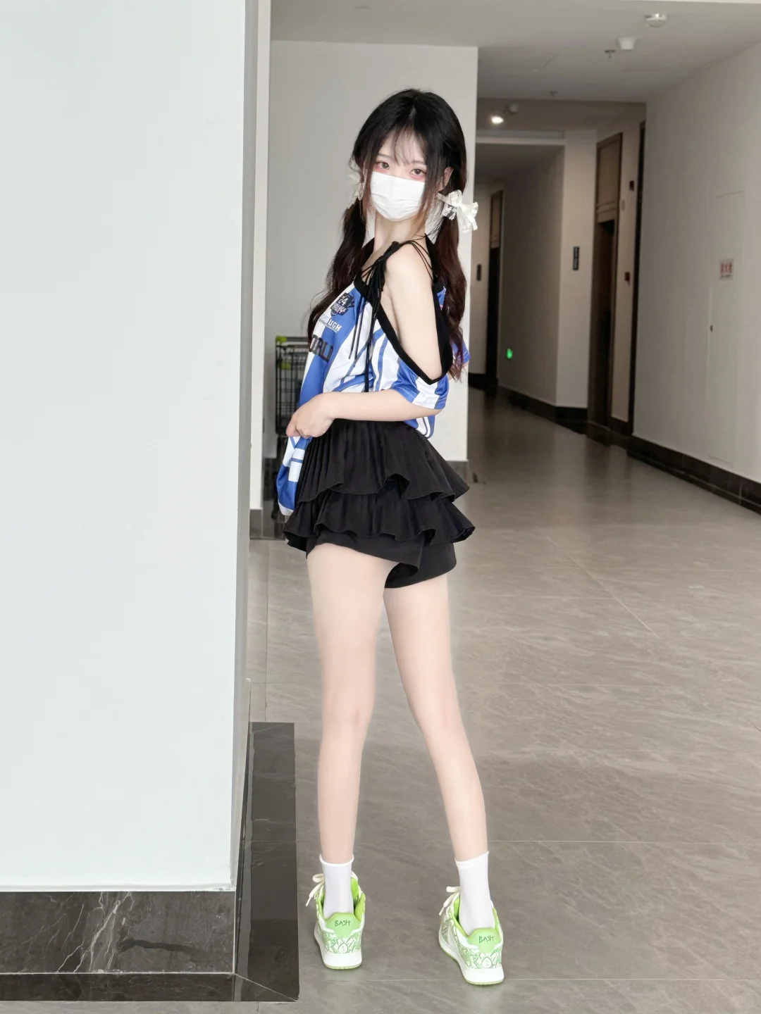 你摸摸我的衣服，看看是不是做你对象的料子