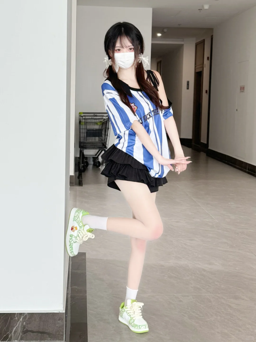 你摸摸我的衣服，看看是不是做你对象的料子