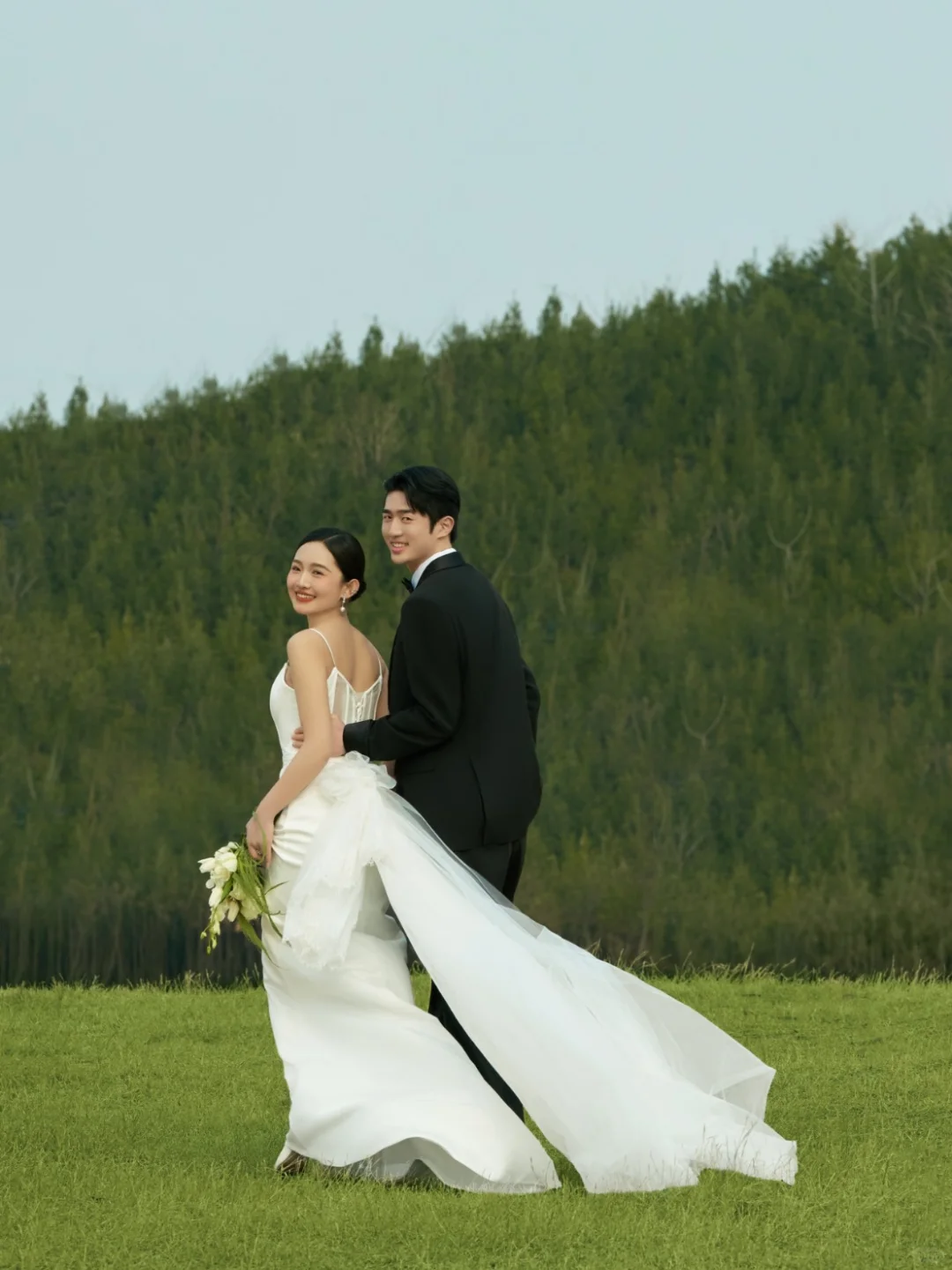 电影感森系草坪婚纱照太高级了❗️