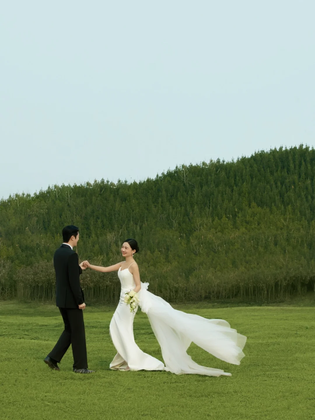 电影感森系草坪婚纱照太高级了❗️