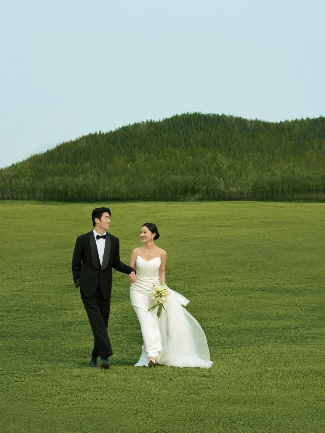 电影感森系草坪婚纱照太高级了❗️