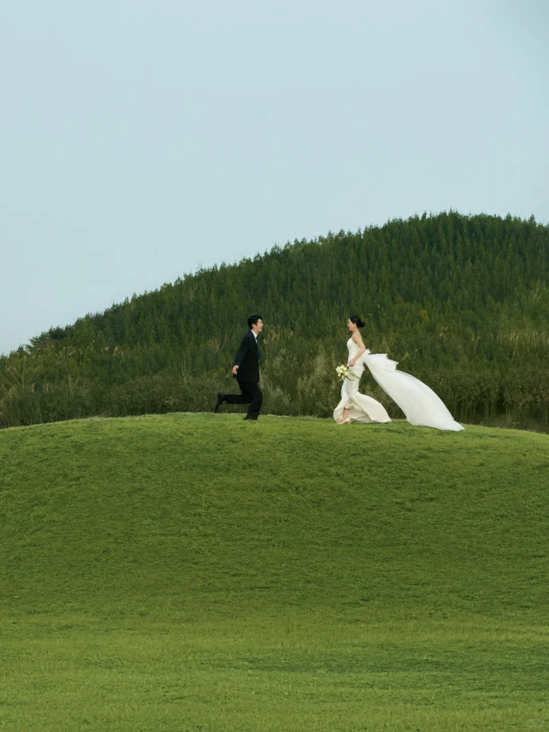 电影感森系草坪婚纱照太高级了❗️