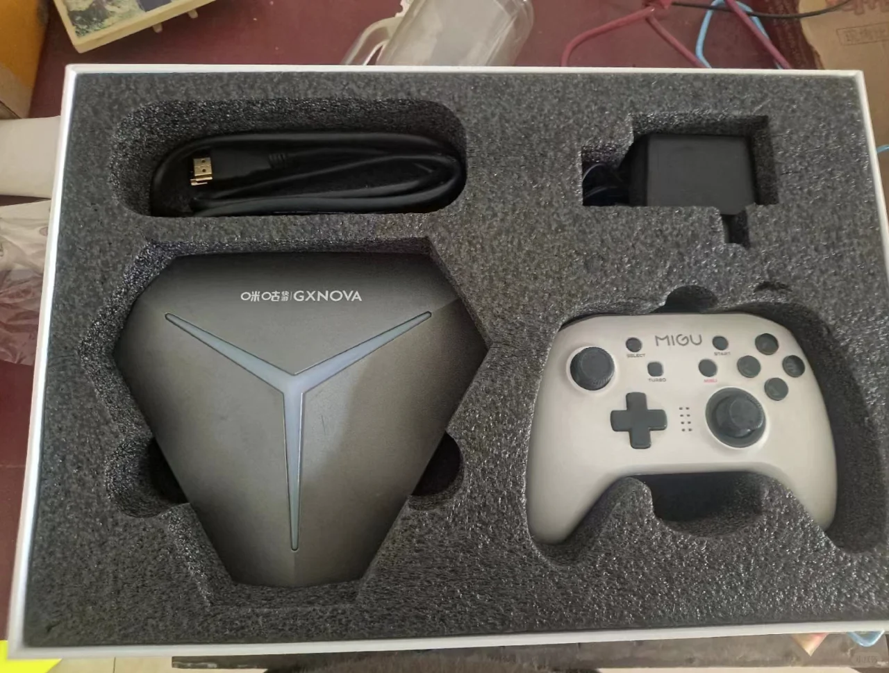 外观拉风的游戏盒子,安卓9.0+手柄就卖一百