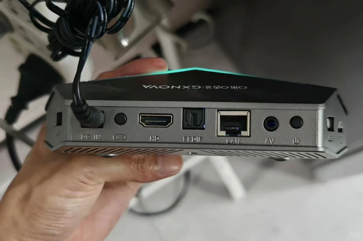 外观拉风的游戏盒子,安卓9.0+手柄就卖一百