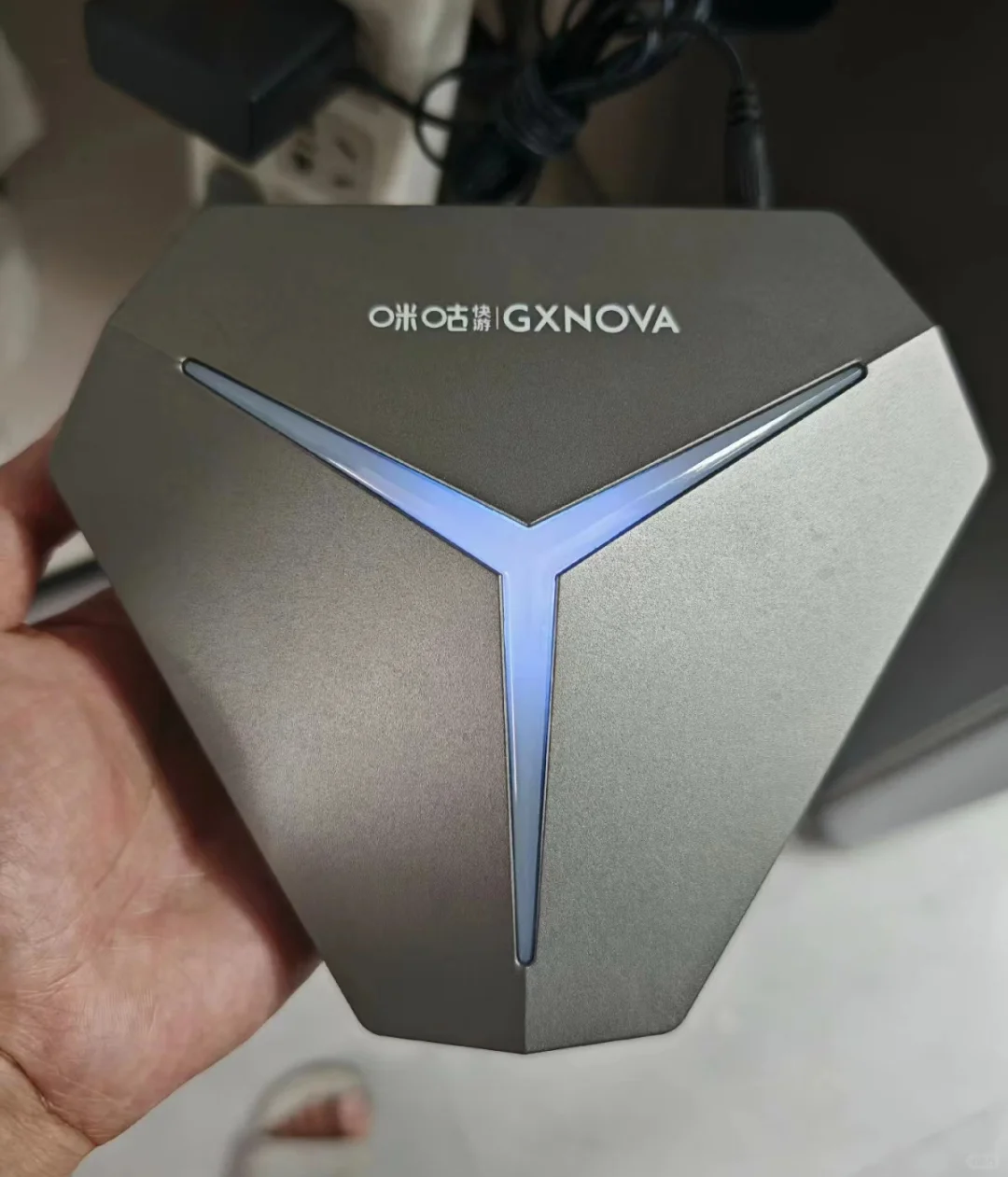 外观拉风的游戏盒子,安卓9.0+手柄就卖一百