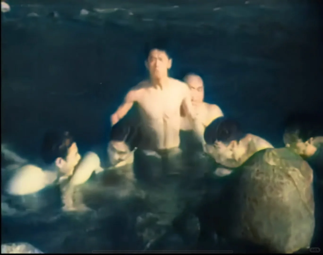 老电影也太敢拍了！这镜头放现在绝对不过审