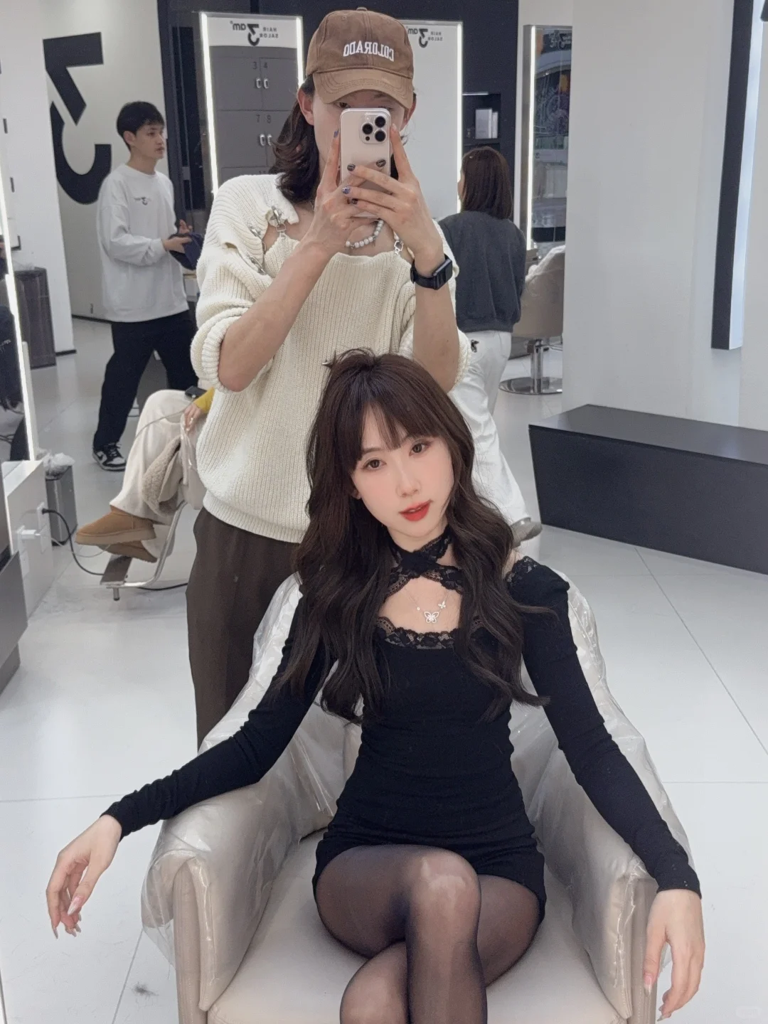 豹纹高跟鞋👠和油亮丝袜的碰撞就很…