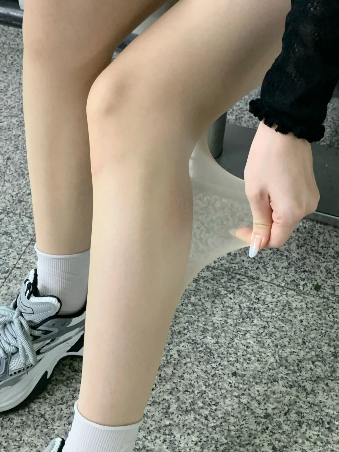 买了一条隐形的防晒丝袜...