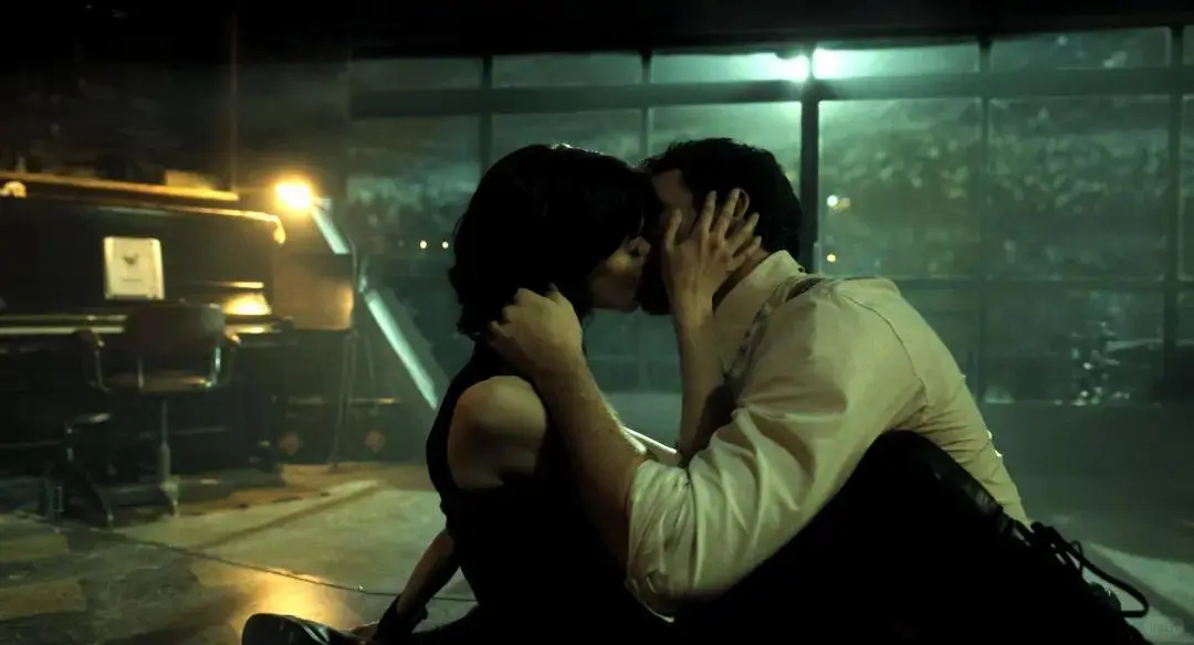 周末电影院🎦—《峡谷》惊悚科幻爱情电影