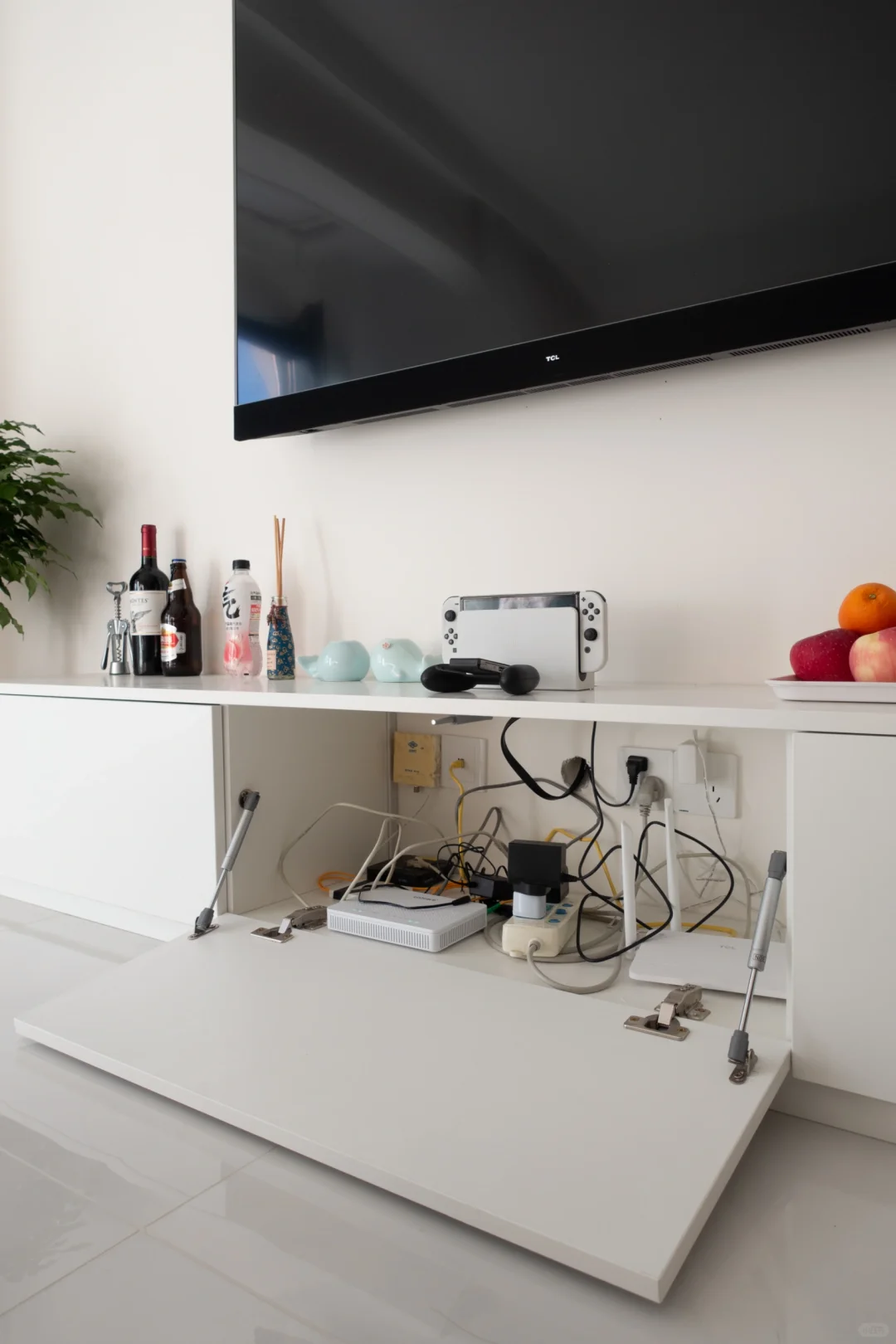 再也不用担心电视柜的电线乱糟糟了