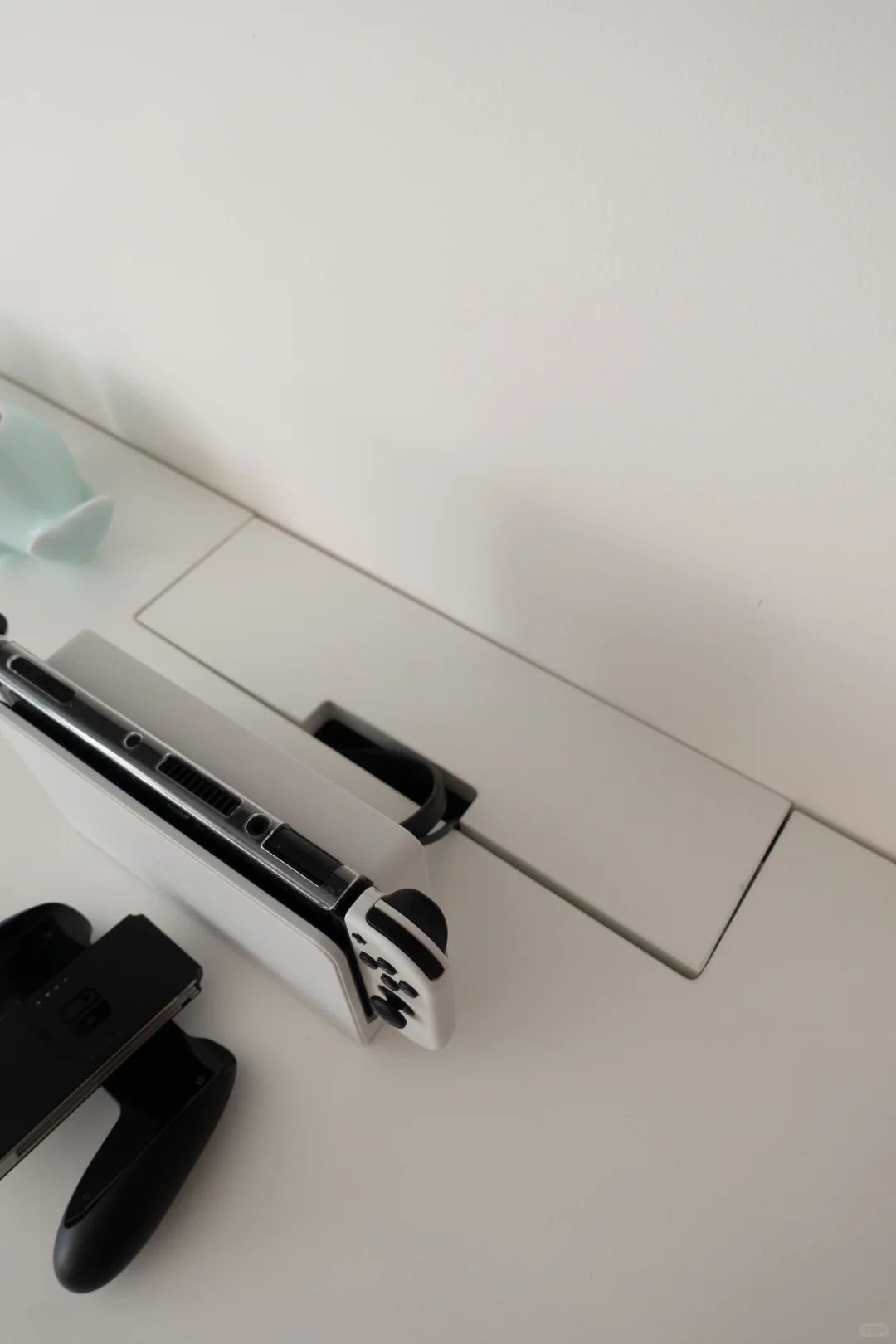 再也不用担心电视柜的电线乱糟糟了