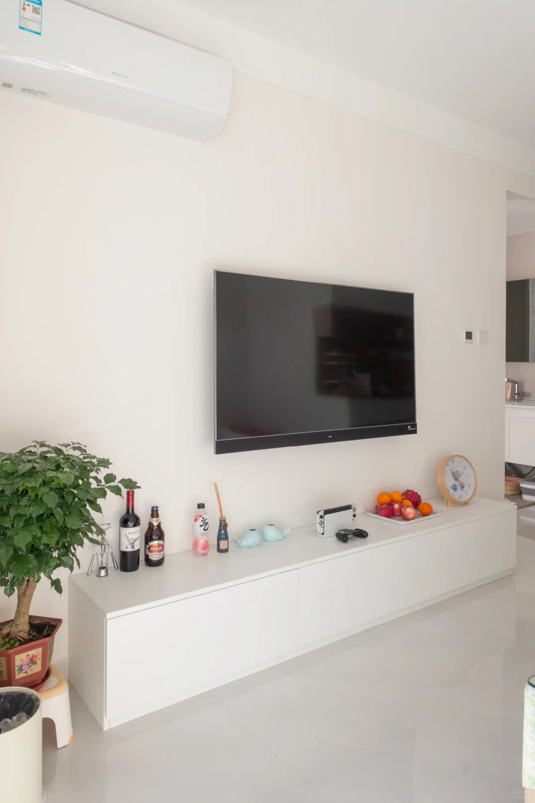 再也不用担心电视柜的电线乱糟糟了