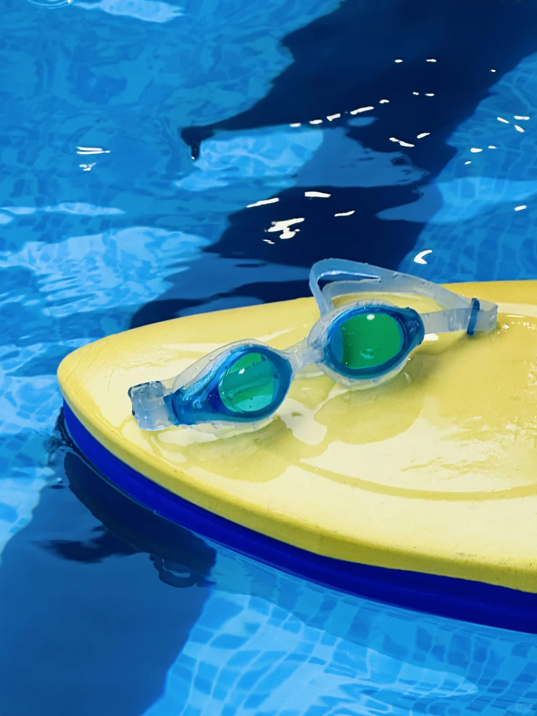 你要不要和我一起跳进泳池🏊🏻♀️