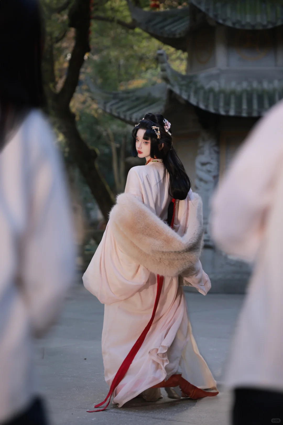 “何苦执念，只是路过人间”