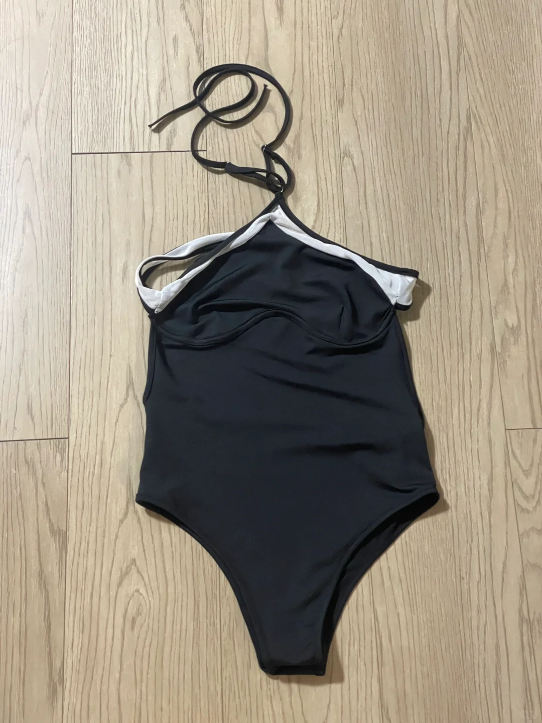 左滑帮我上身 |美出高级感的黑曜石泳衣🖤