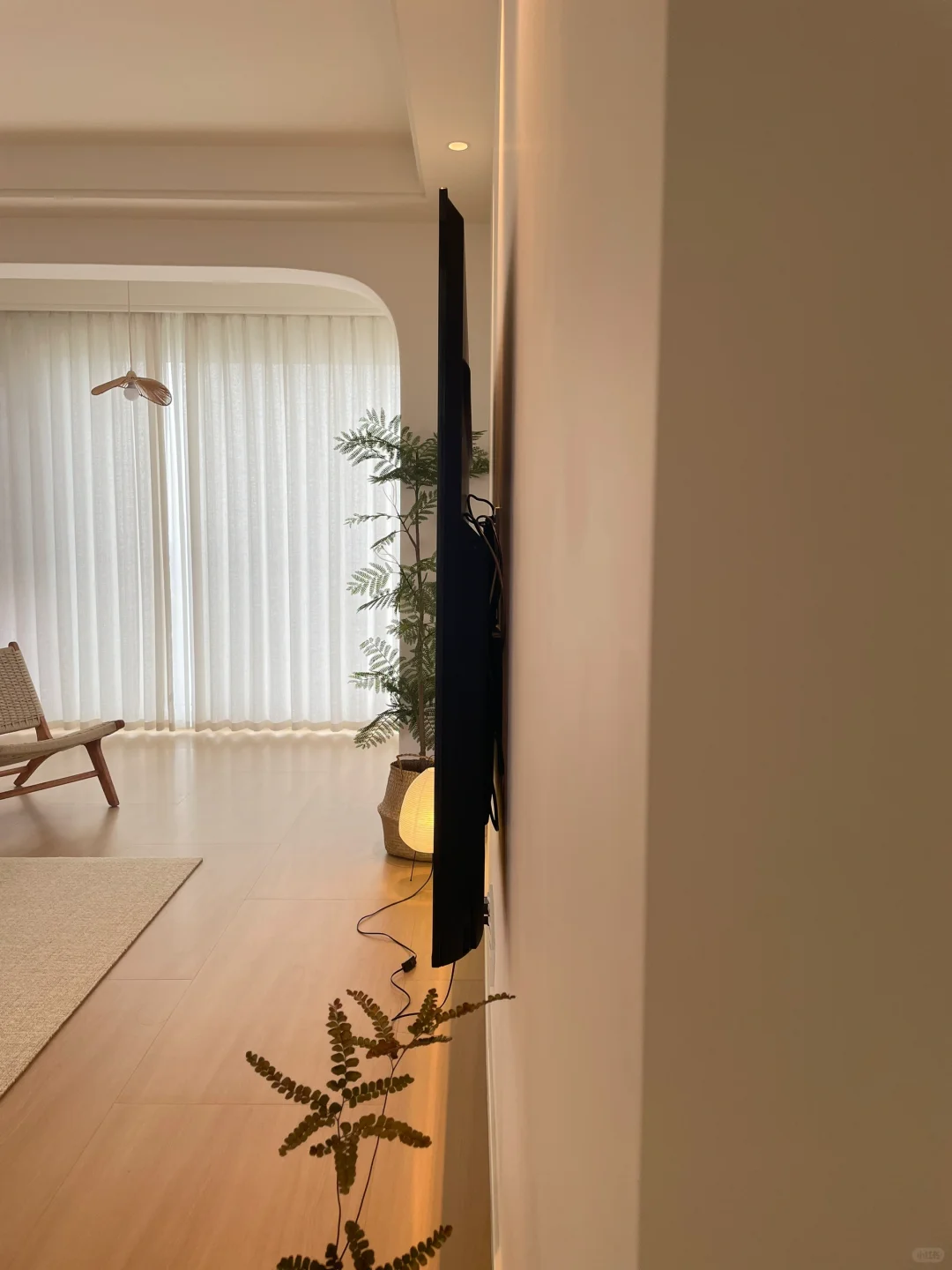 没有电视柜如何隐藏各种盒子、电线？