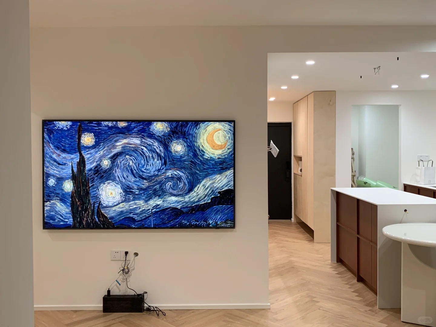 画壁真的太美了，可以排进top3的电视，好爱！