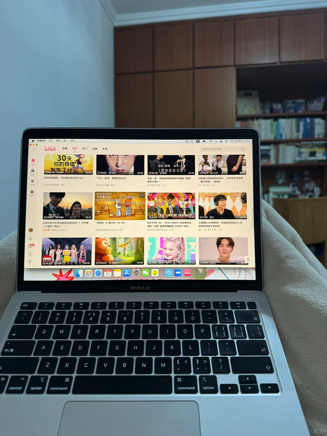 谁懂，用电脑刷b站的感觉