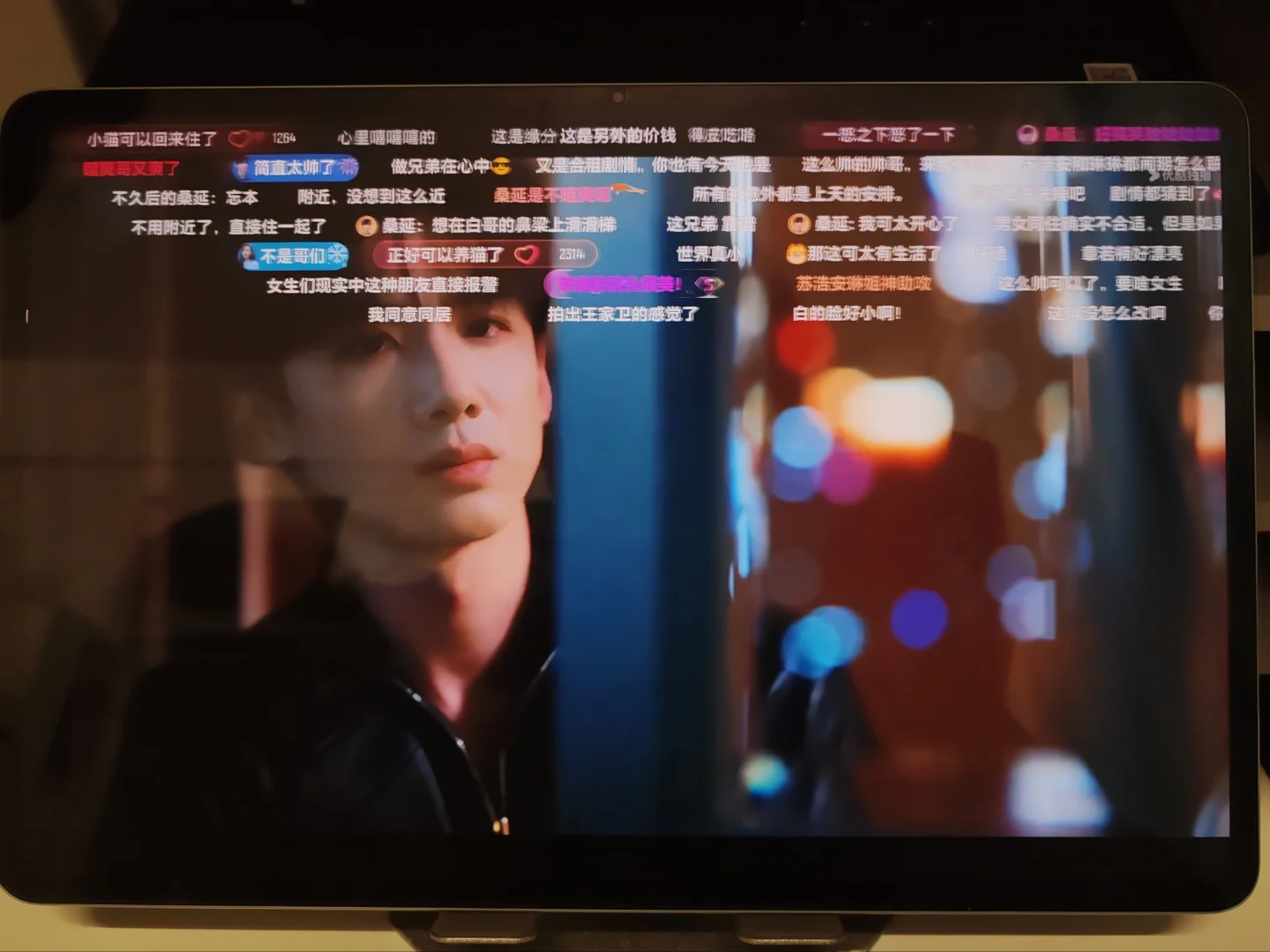 姐妹们，有弹幕的追剧软件泰裤辣