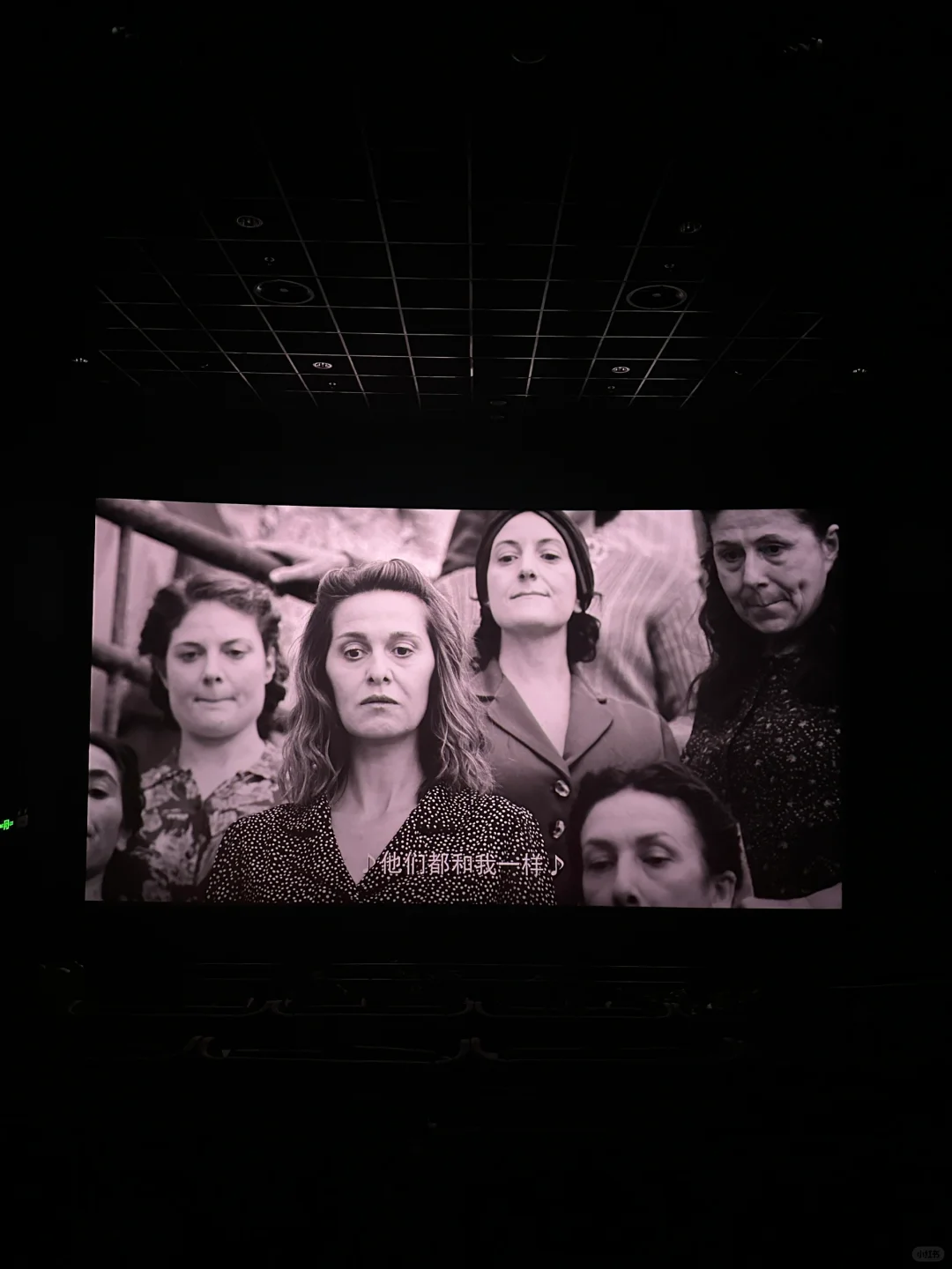 别再傻等爱情拯救，自我觉醒才是终极救赎！