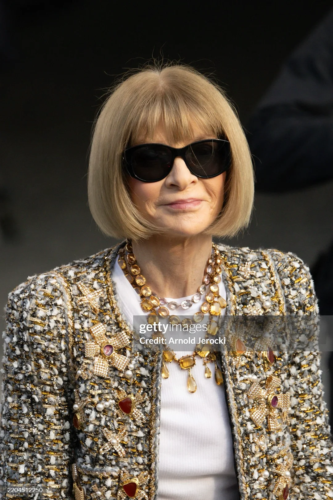 75岁的女魔头身着百万高定出席香奈儿大秀‼️