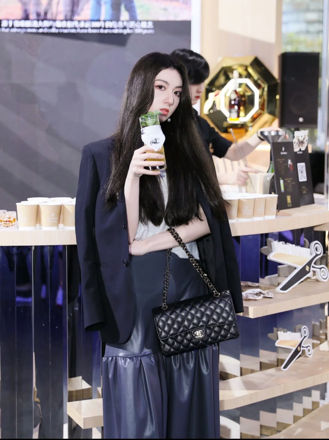 香奈儿黑牛金各种穿搭风格赏析