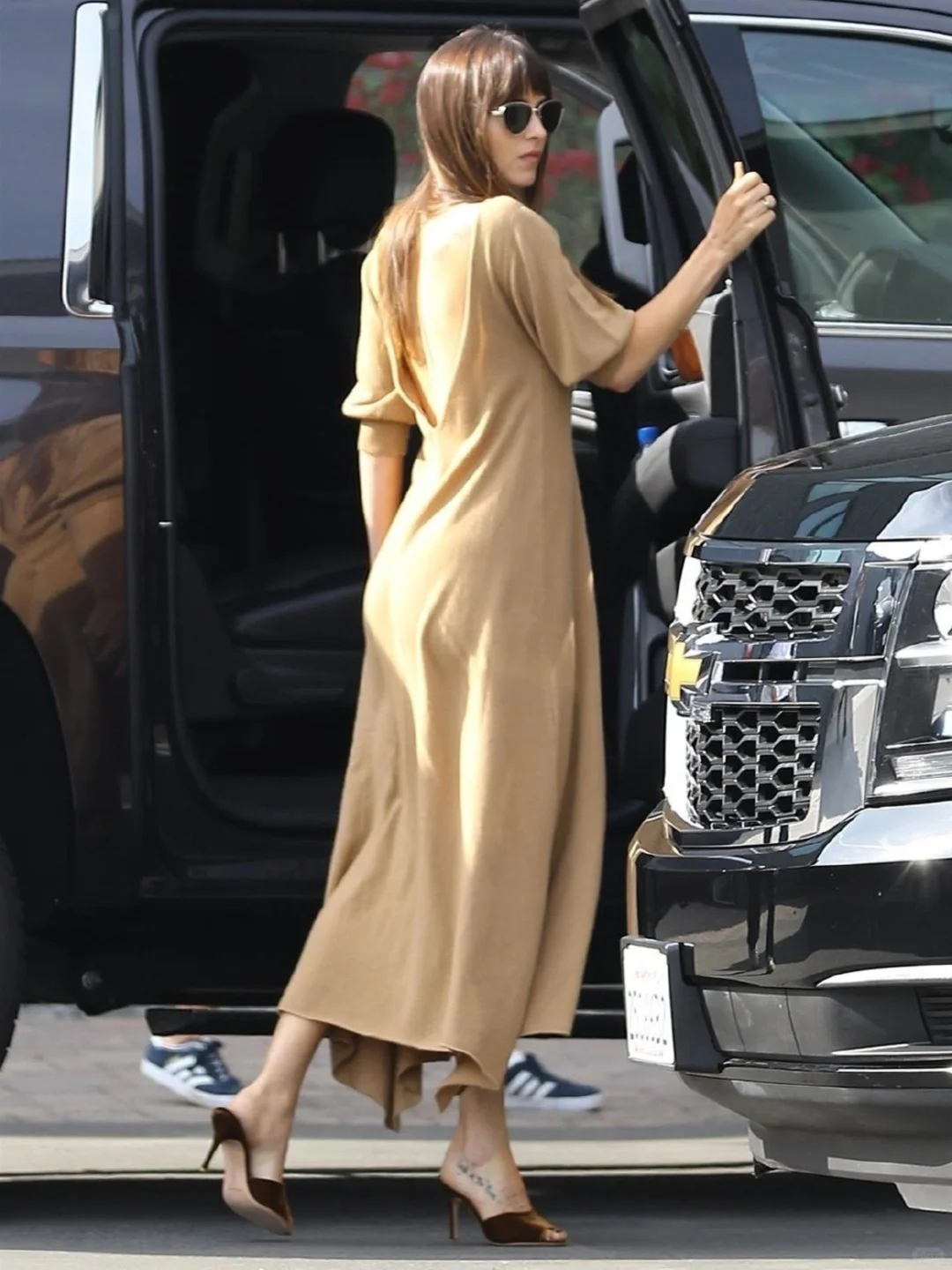 看达妹穿搭，像是回到外企“最好的时光”💔