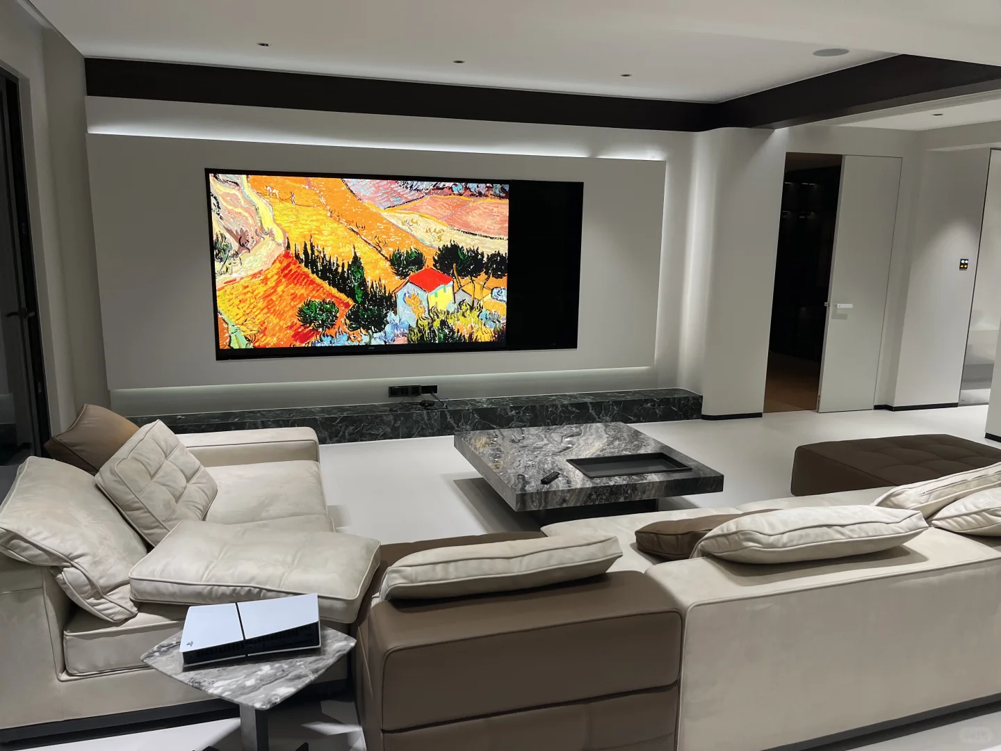 我家客厅C位换成了“艺术馆电视”，颜值功能双