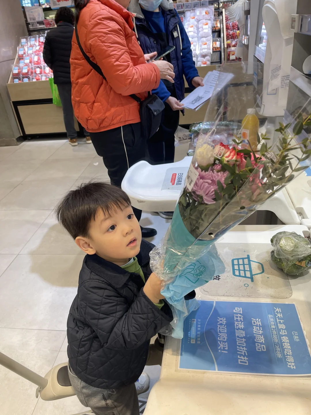 小朋友的鼻梁什么时候开始长啊，爸爸鼻梁很高娃咋一点没遗传到，前三张是爸爸，第二张