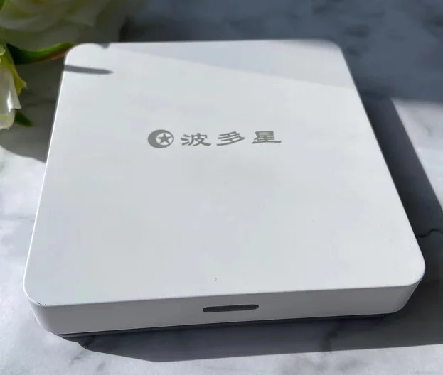 4款电视盒子，现代电视灵活、强大，比有线电