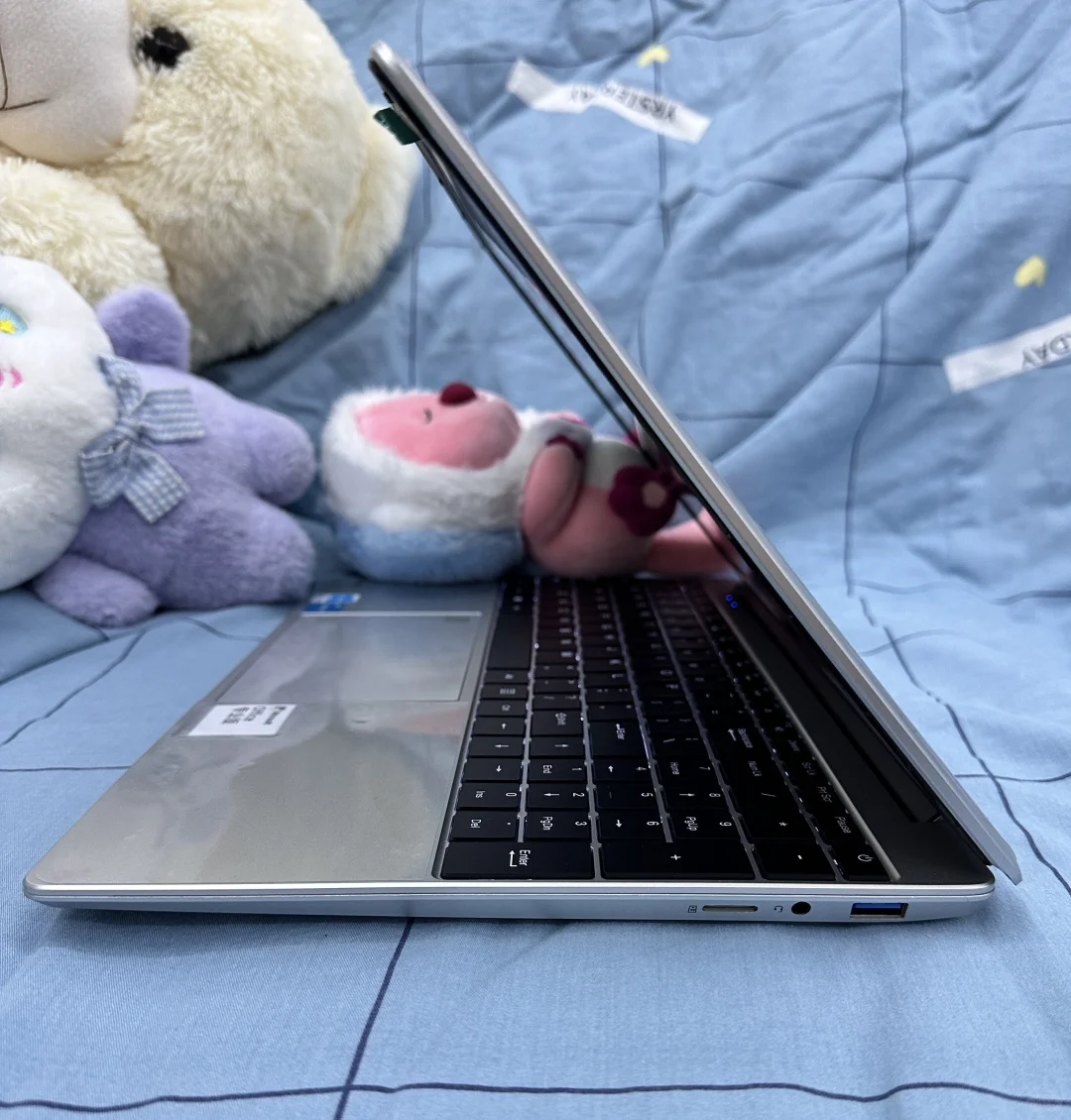 骨折出一台全新笔记本电脑