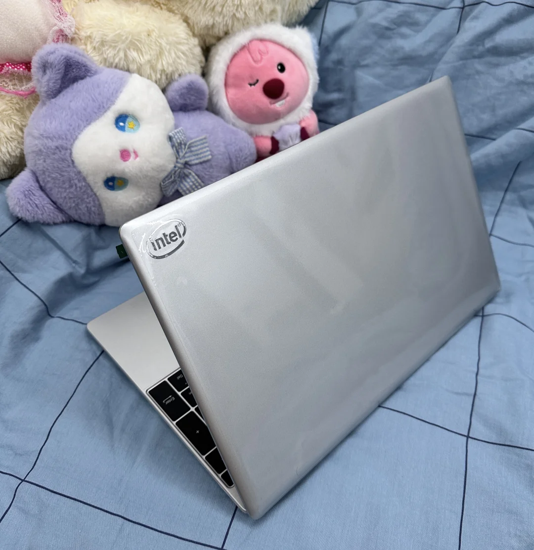 骨折出一台全新笔记本电脑