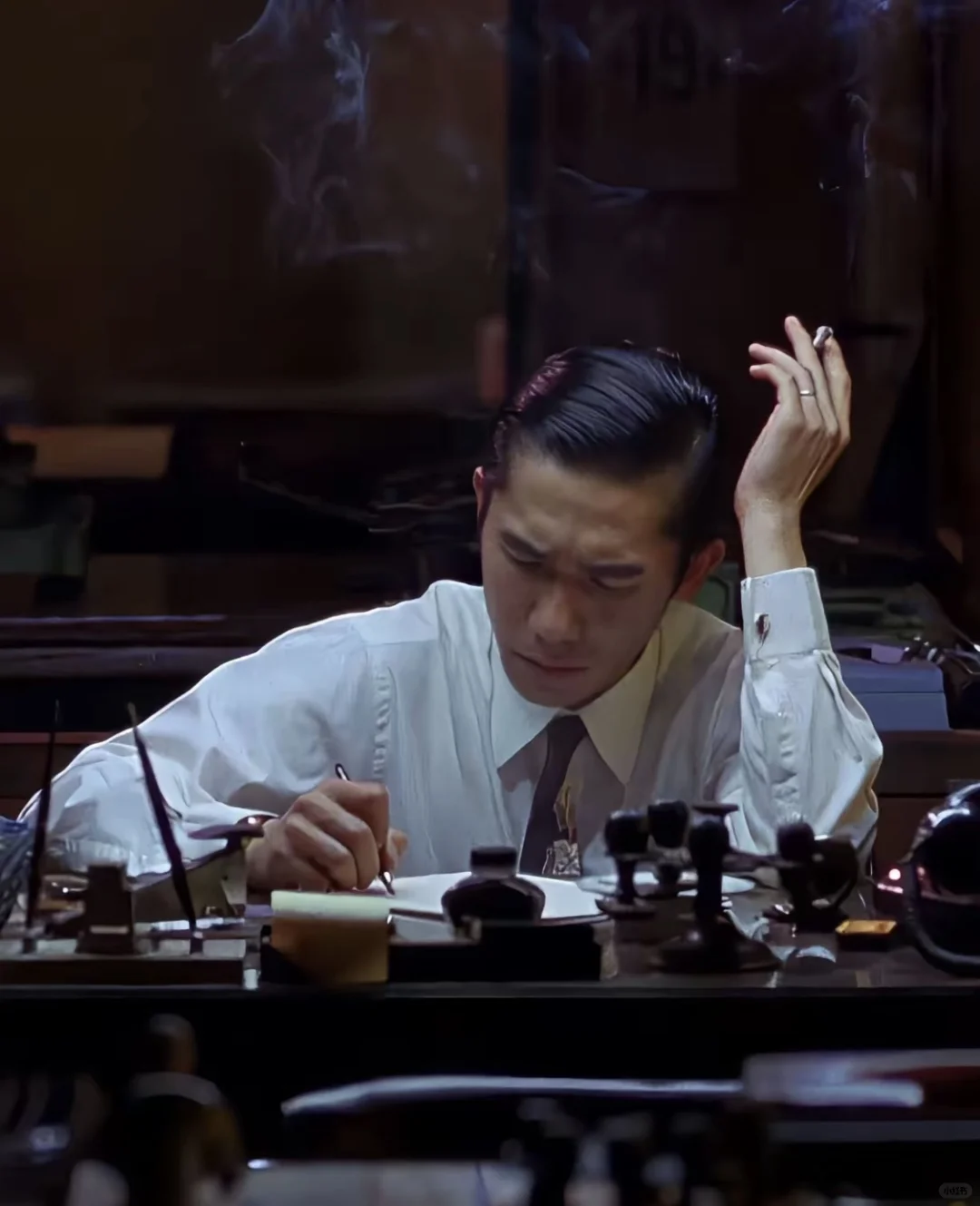 王家卫的镜头里，藏着多少成年人的暧昧拉扯