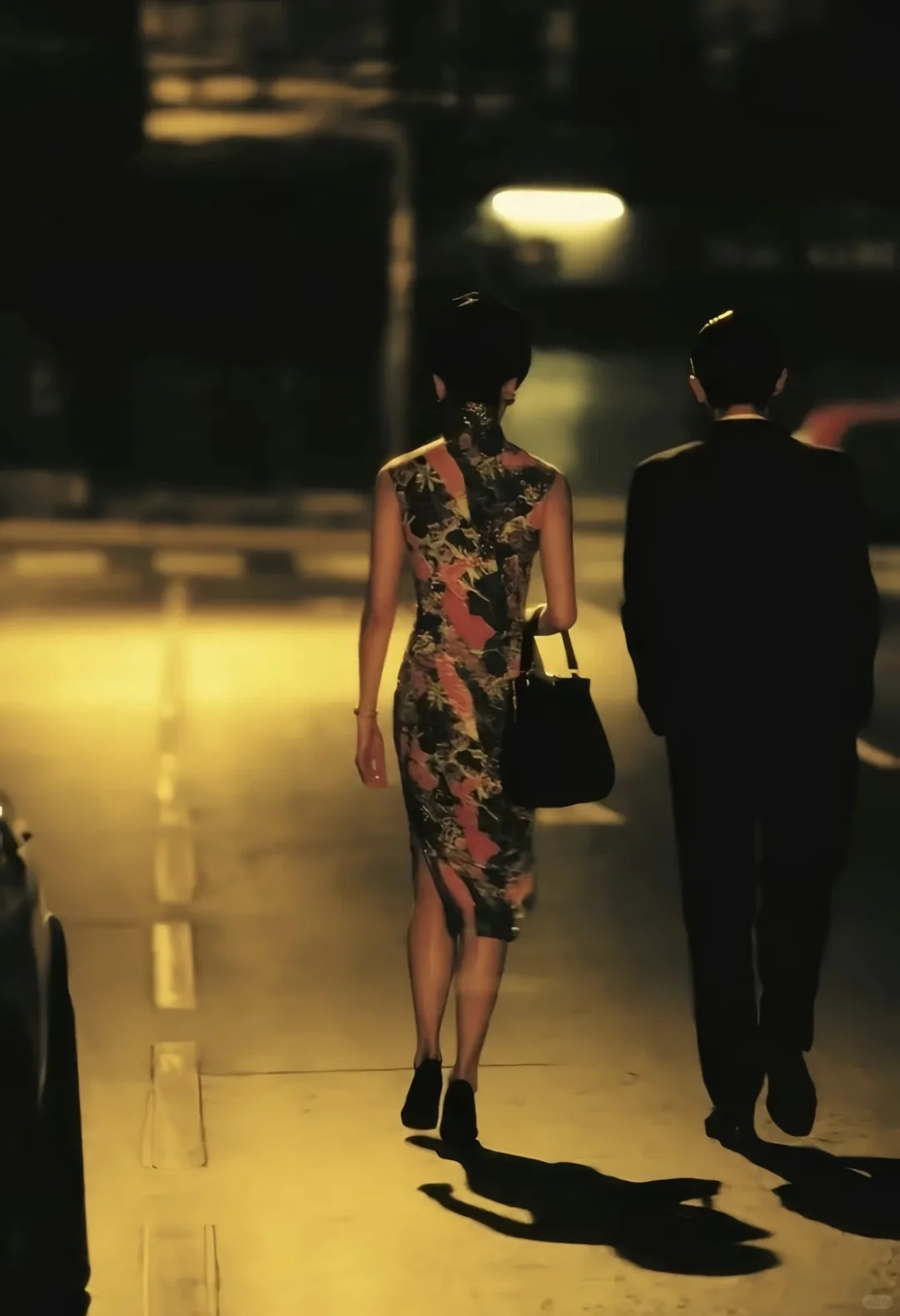 王家卫的镜头里，藏着多少成年人的暧昧拉扯