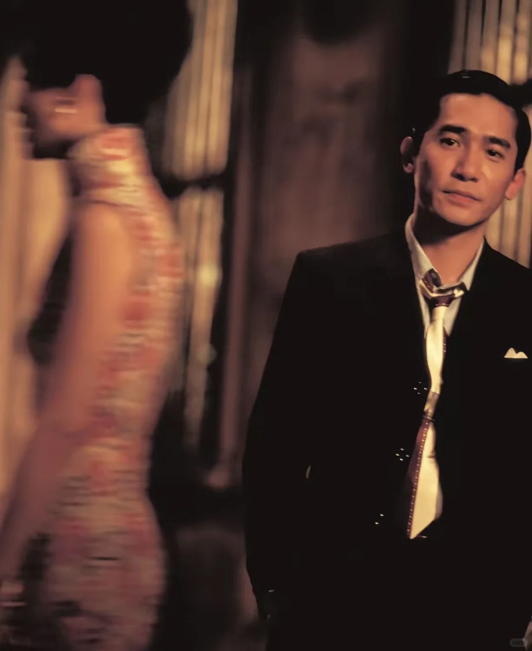 王家卫的镜头里，藏着多少成年人的暧昧拉扯