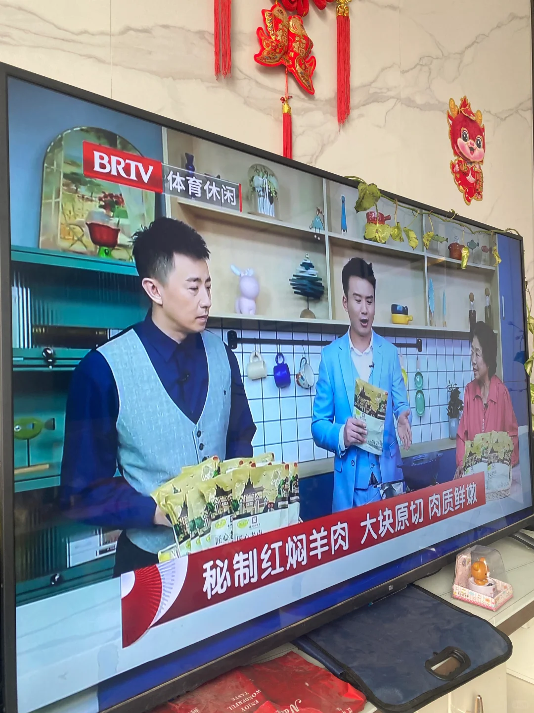 五天没追剧了家里看电视的智能电视直播走起