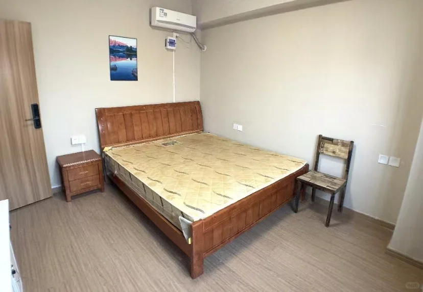 麓谷！中电软件园旁边小区，700急租一间次卧