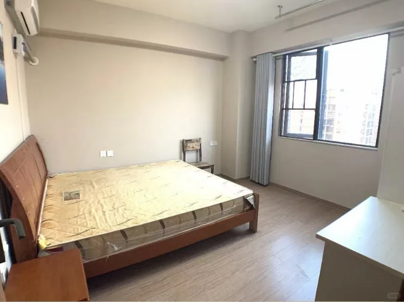 麓谷！中电软件园旁边小区，700急租一间次卧