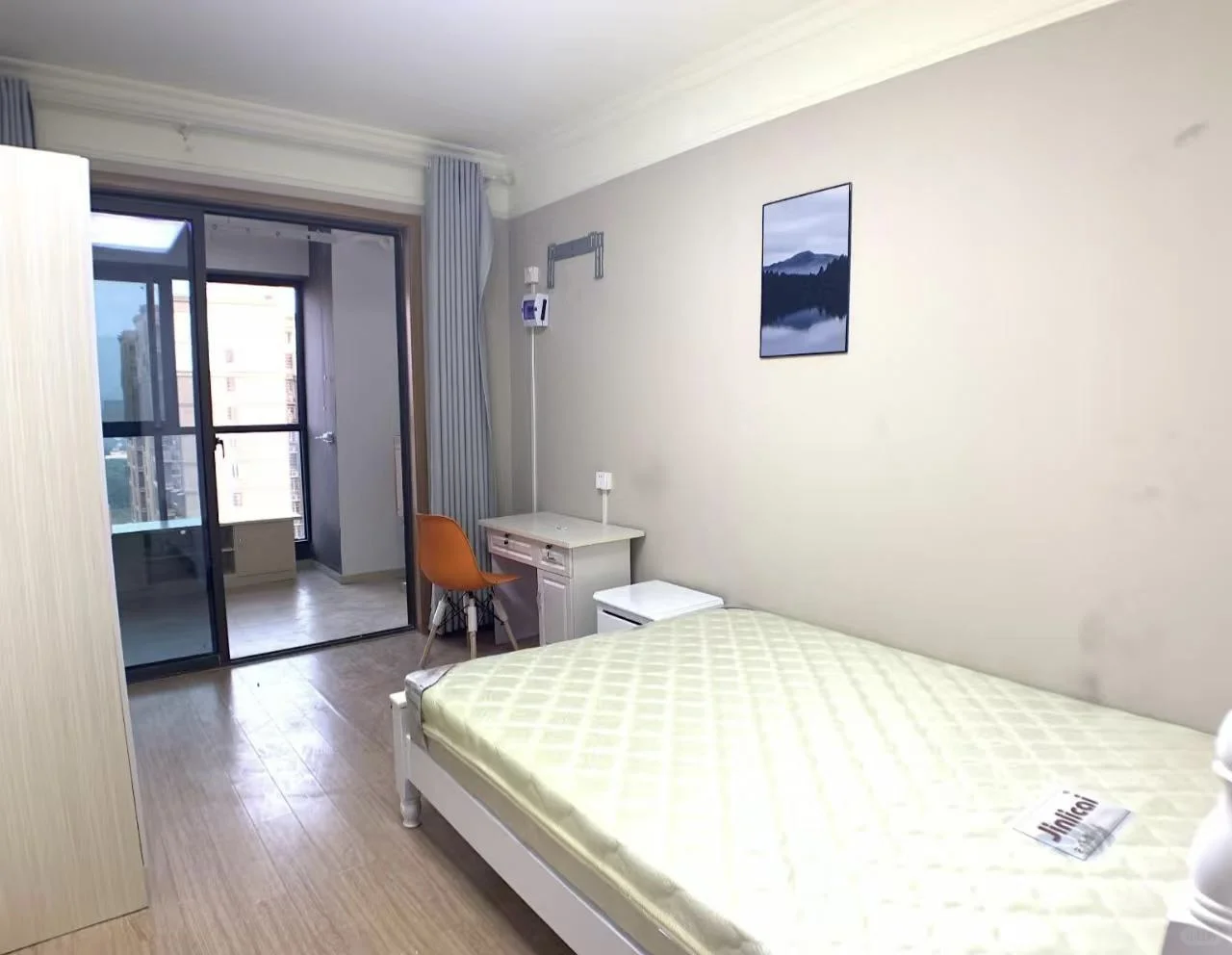 长沙中电软件园！旁边小区次卧出租700/月