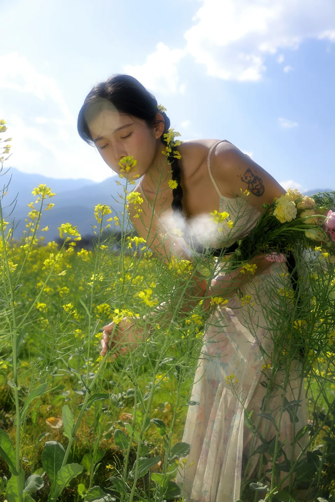 把油菜花拍出高级电影感｜春日氛围感封神了！