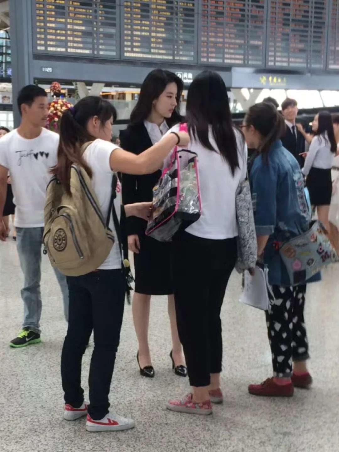 合理怀疑这部电影是刘亦菲的美貌纪录片