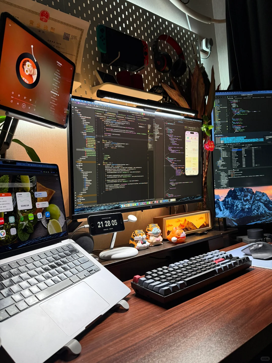 程序员的办公桌，AI助力程序开发