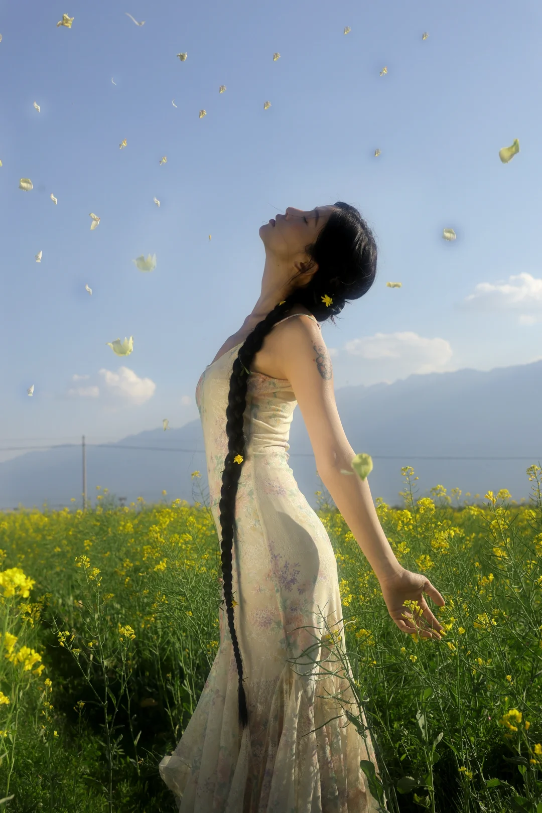 把油菜花拍出高级电影感｜春日氛围感封神了！